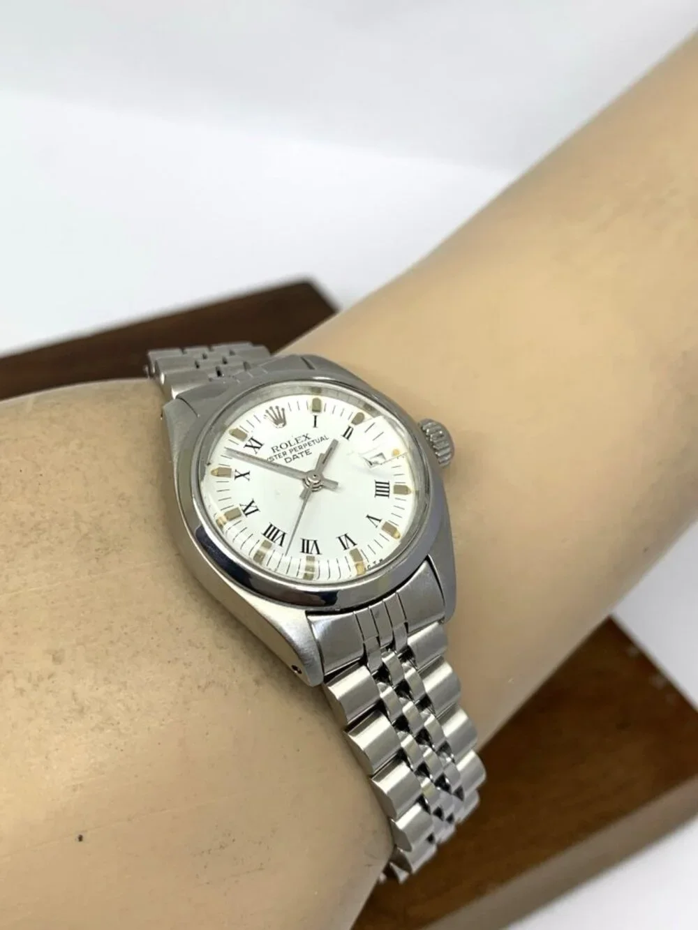 Rolex Women's Watch 2030 Oyster Perpetual Date Vintage 1982 Swiss Automatic 26mm